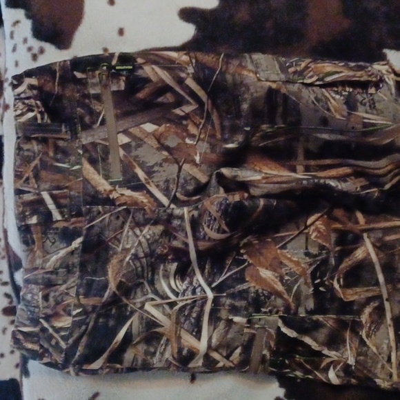 REALTREE CAMO, 4 POCKETS, PANTS, KIDS SIZE LARGE. - Picture 5 of 11